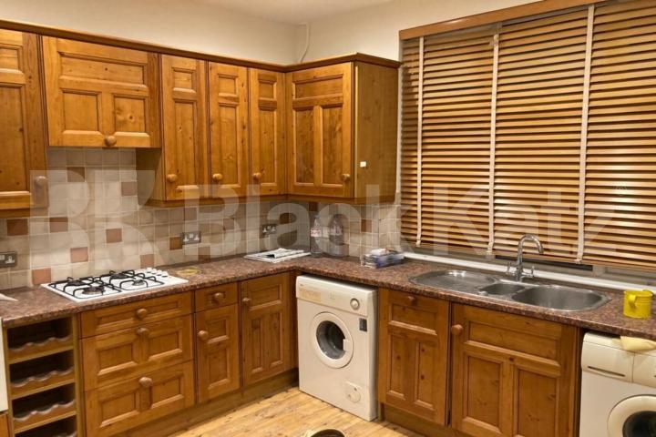 Charming 1 bedroom flat with a garden, period features and working fireplace Alexandra Park Road, Alexandra Park 